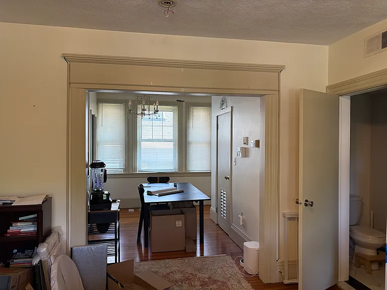 146 Irving Ave #2 — Photo 4