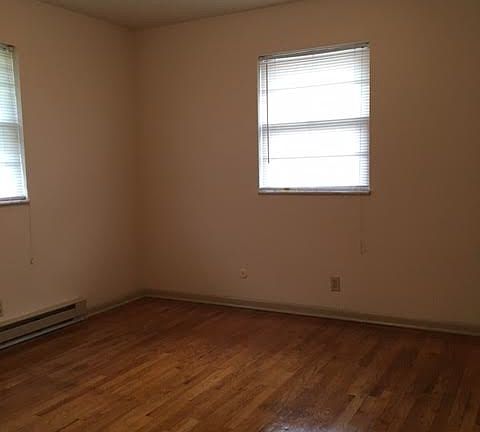 2nd image of 910 E Markwood Ave
