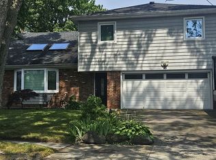 15 Captains Rd, Valley Stream, NY 11581