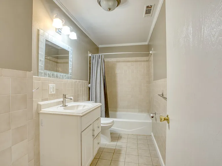 15 Renwick St #2 — Photo 17
