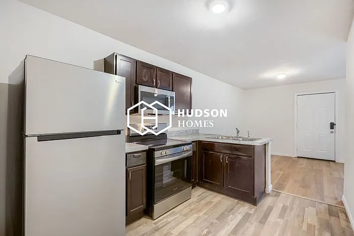 2711 Cross St — Photo 6