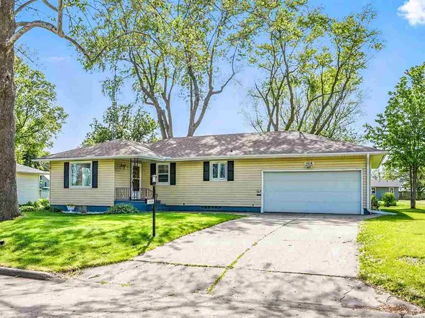 1215 N 3rd Ave, Washington, IA 52353