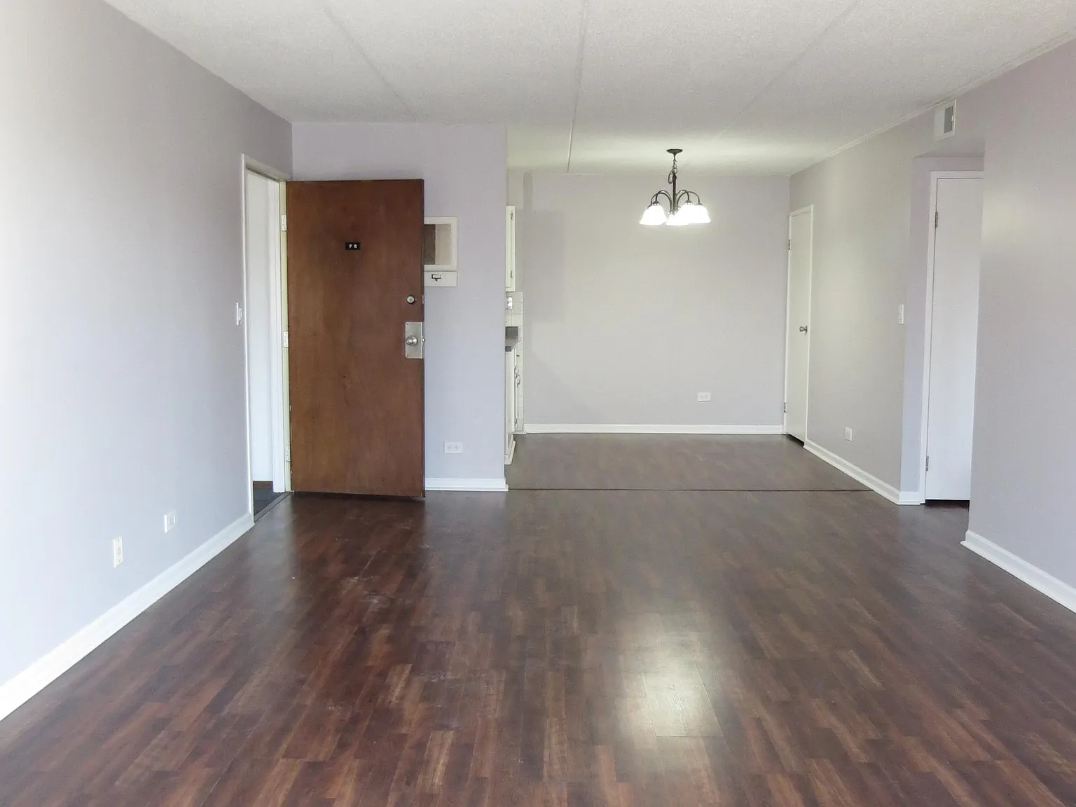2 bed, 1.5 bath, 927 sqft, $1,800 — Photo 2