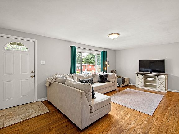 4th image of 2416 N Meadowcroft Ave
