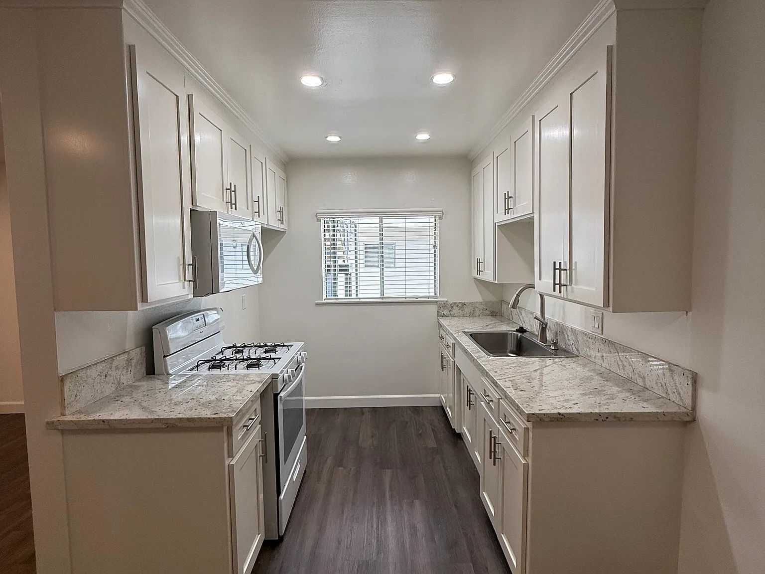 Fairmont Apartments — Photo 4