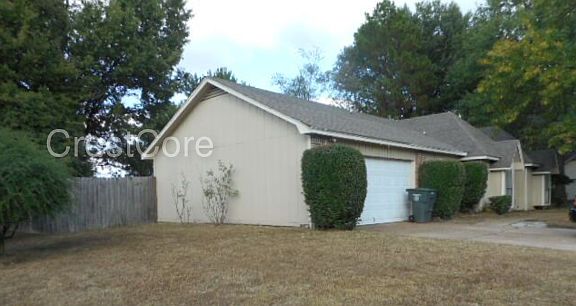 3rd image of 6968 Oakland Chase