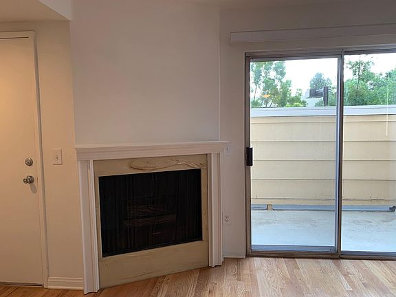 3rd image of 5439 Whitsett Ave APT 15