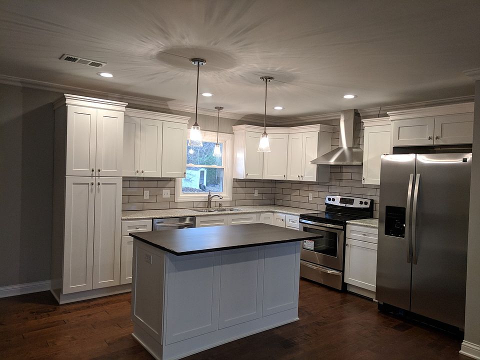 2nd image of 524 Shady Ln