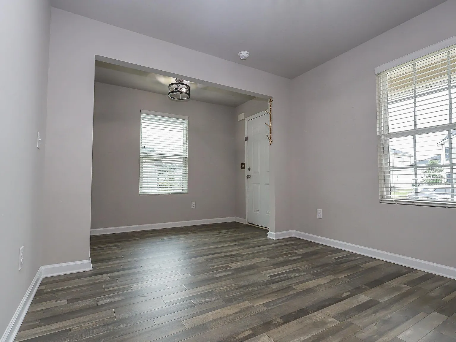 4 bed, 2.5 bath, 2388 sqft, $2,295 — Photo 4