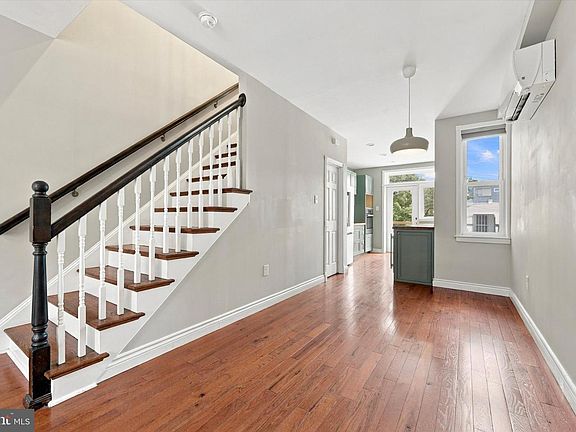 5th image of 1109 E Wilt St