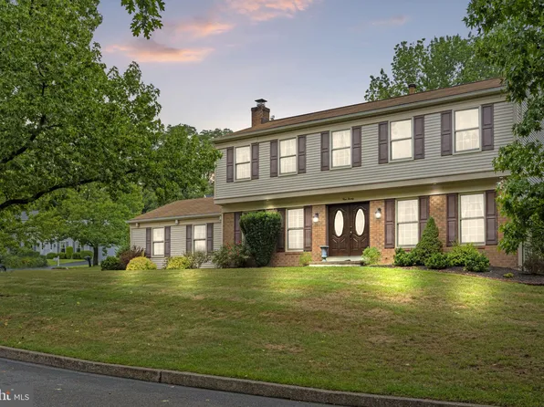 920 Carriage House Ct, Hershey, PA 17033