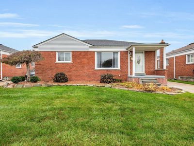 19126 Ash Ave, Eastpointe, MI, 48021