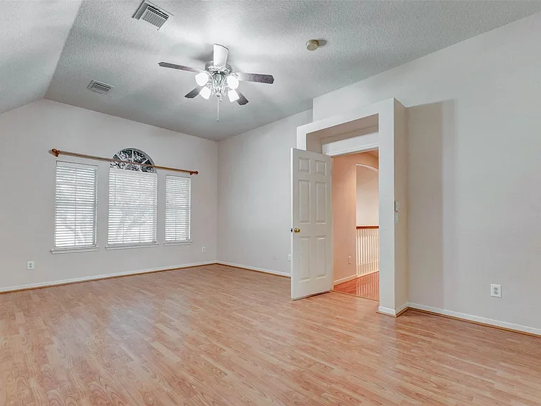 20702 Teasel Ct — Photo 13