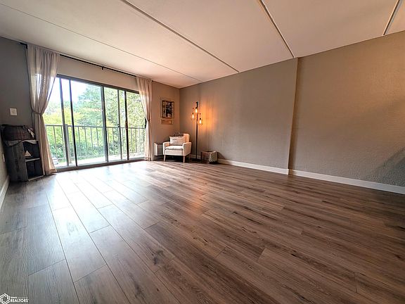 4th image of 2700 N Shore Dr Unit 306