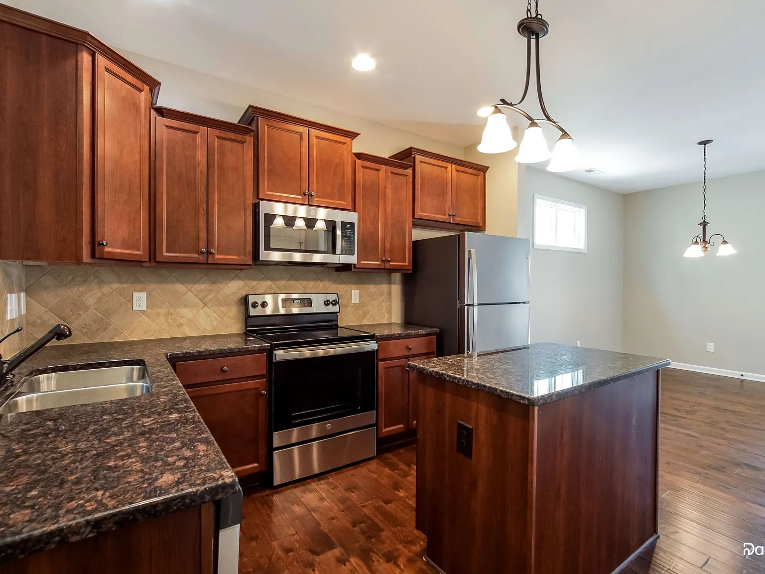 3 bed, 2.5 bath, 1524 sqft, $1,695 — Photo 3