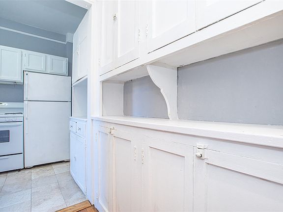 5th image of 50 Glenwood Ave APT 906