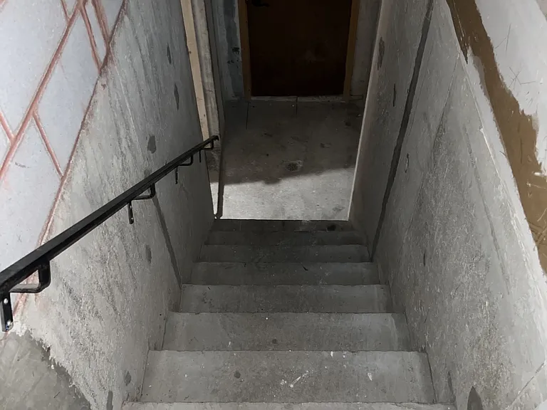 121 Jackman Cres — Photo 3