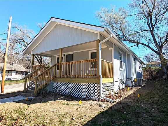 3rd image of 2601 Poplar Ave