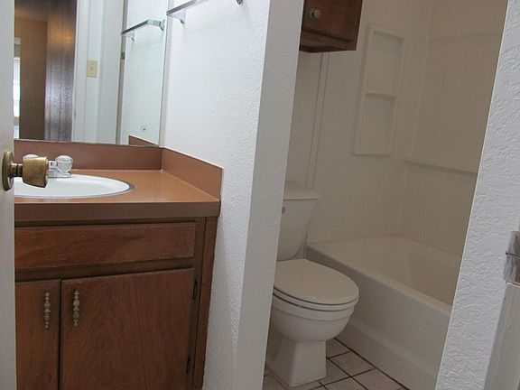 4th image of 3618 Club Estates Dr