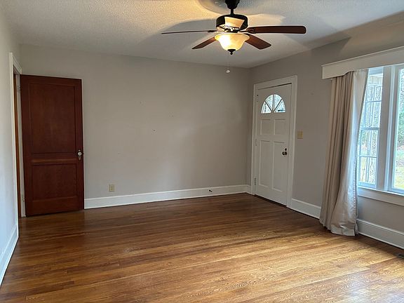 2nd image of 633 Hawthorne Dr