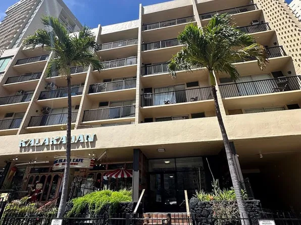 1911 Kalakaua Ave APT 211, Honolulu, HI 96815