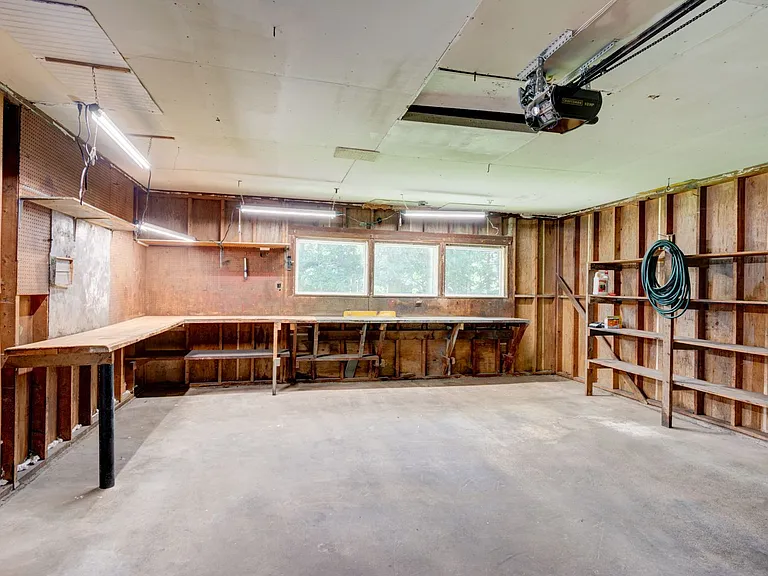 1736 W Beach Rd — Photo 21