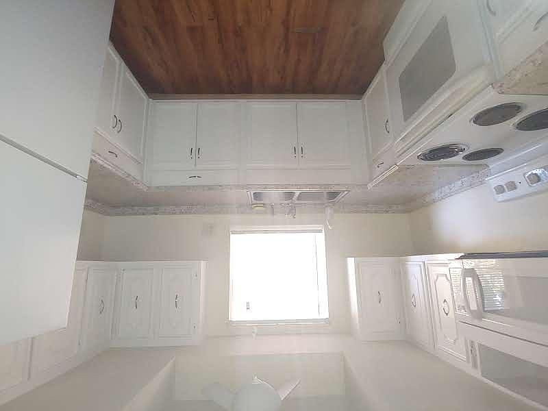 2nd image of 12202 Sandalwood Dr