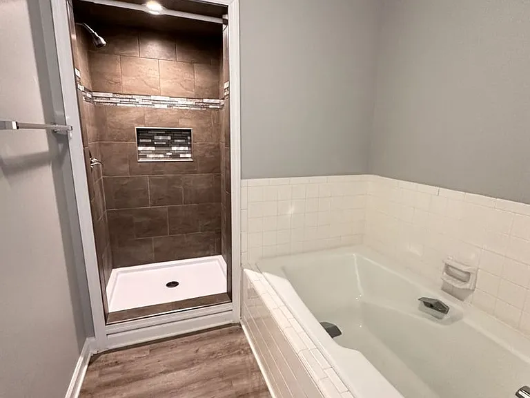 208 Forest View Ct — Photo 17