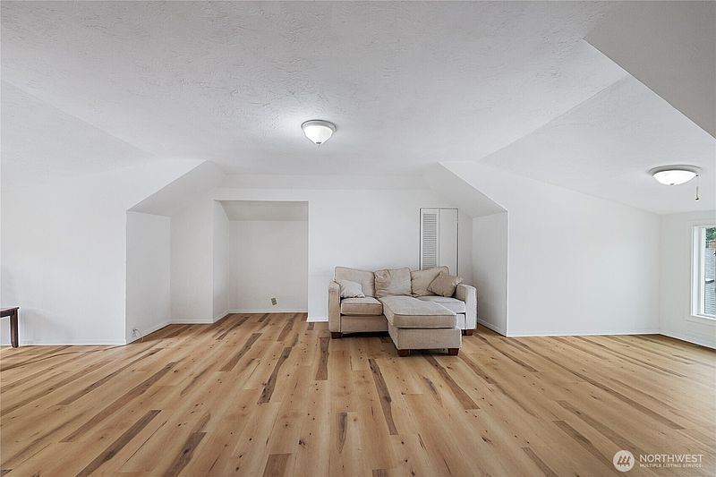 4th image of 1414 W Tenth Avenue