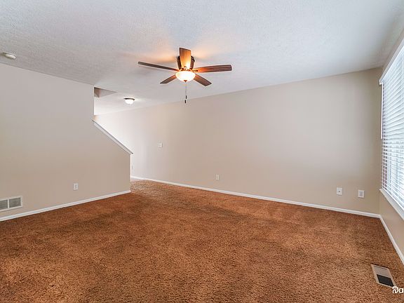4th image of 405 Flat River St