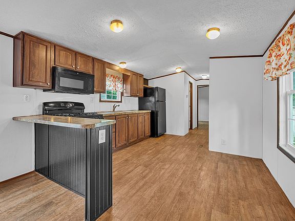 3rd image of 557 SW Cutoff #67
