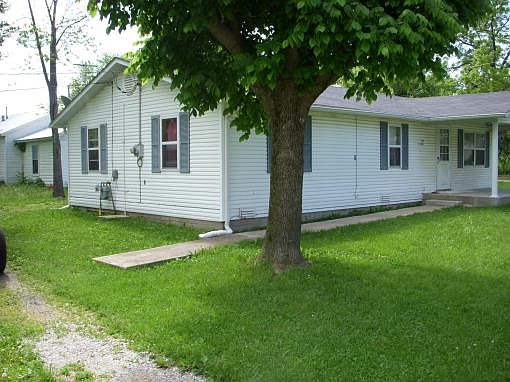 2nd image of 106 S Busch Ave