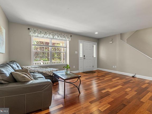 4th image of 168 Fairfax Dr