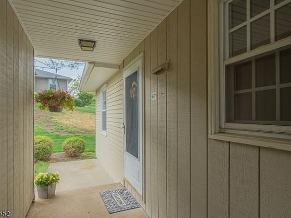 3rd image of 67 Brandywyne Dr