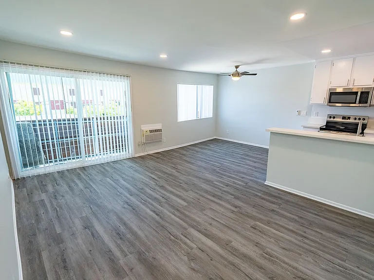 4444 Ensign Avenue — Photo 50