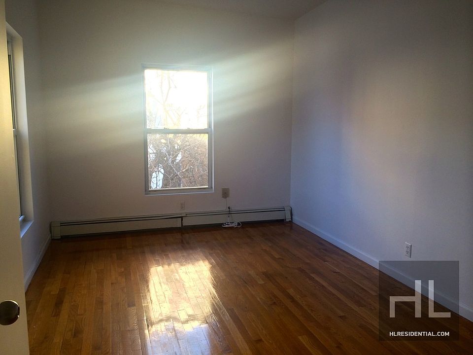 1st image of 195 Saint James Pl