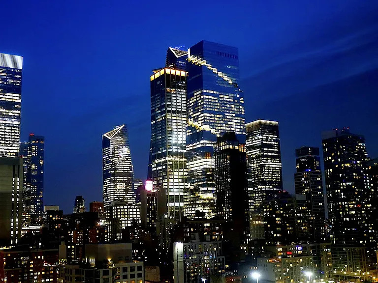 350 W 42nd St #19K — Photo 12