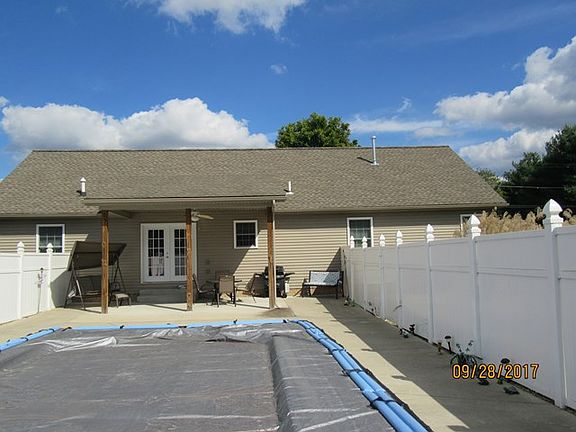 2nd image of 924 Johnson Ln