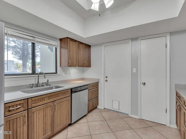 620 Lakeway Dr — Photo 27