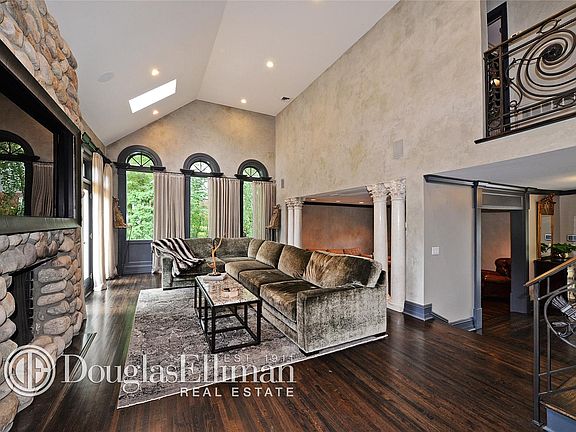 4th image of 125 Sycamore Dr