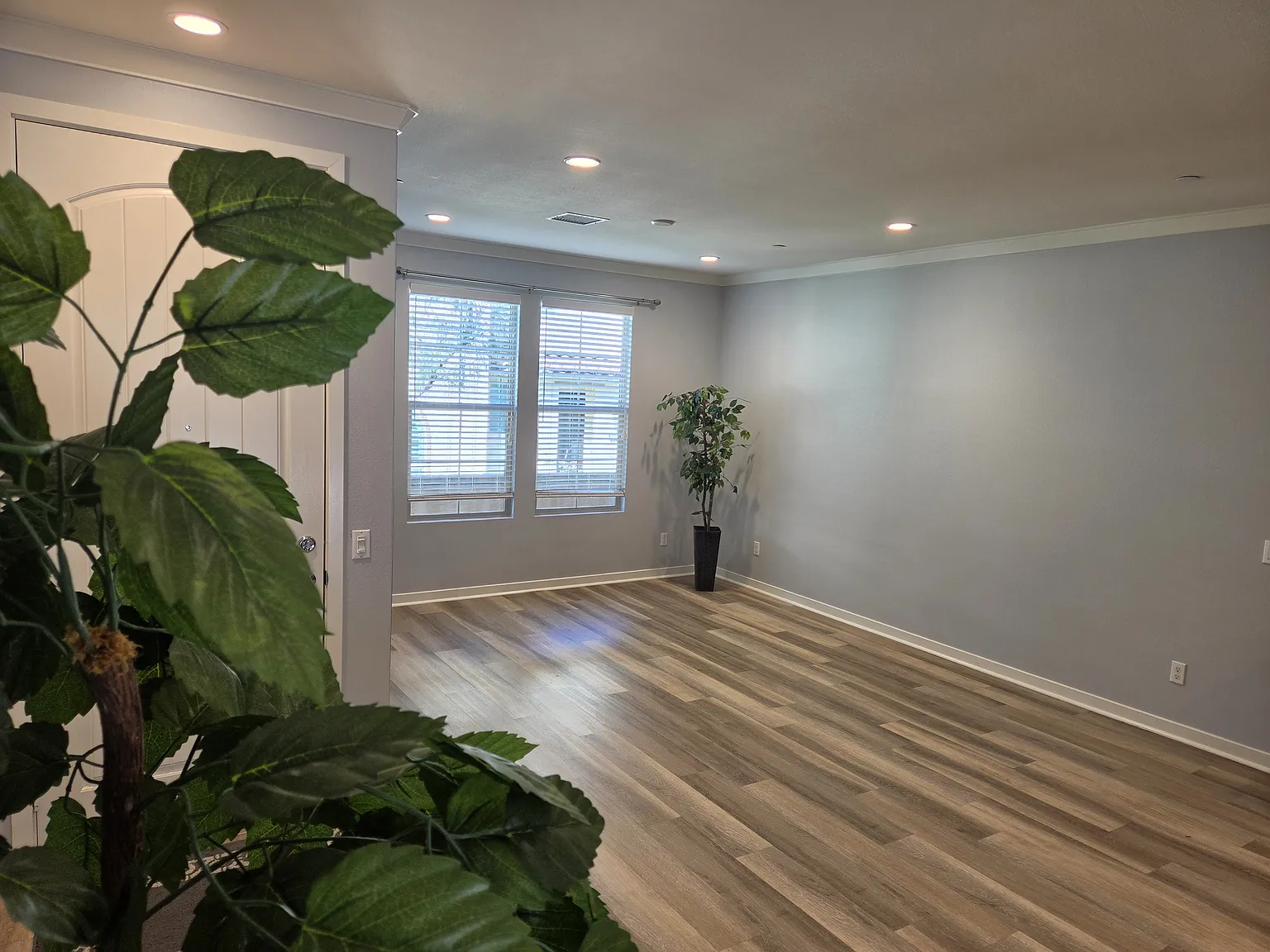3 bed, 1563 sqft, $4,500 — Photo 3