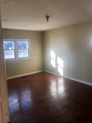 1003 W 7th St — Photo 3
