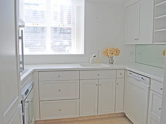 Rented by Sotheby's International Realty | media 22