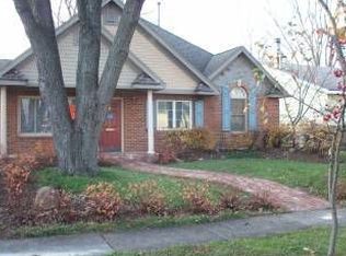 16 N Idlewild Ave, Mundelein, IL 60060