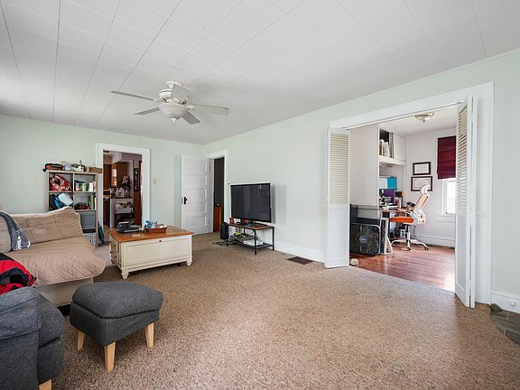 5th image of 611 S 11th St