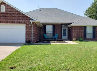 609 Crescent Cir, Midwest City, OK 73110