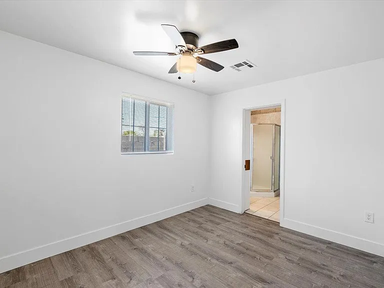 528 W 18th St — Photo 12