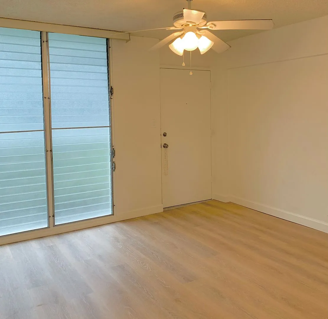 Fern Terrace - Renovated 2/2/1 with spacious lanai and washer/dryer in unit! — Photo 3