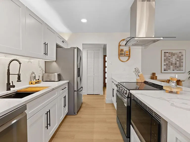 5325 Strickland Ave — Photo 4