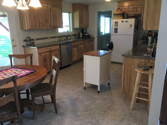 Kitchen, hickory cabinets